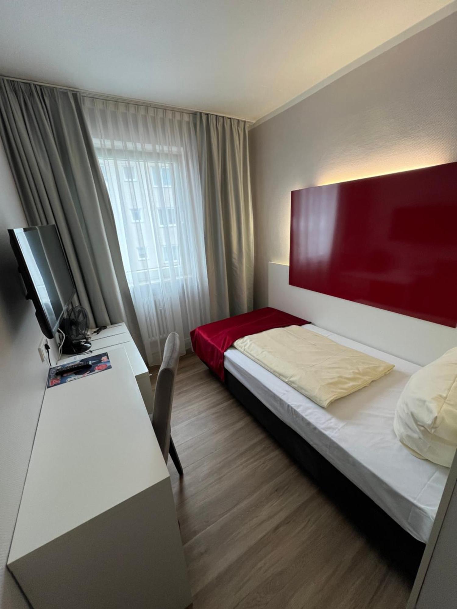 โรงแรมแอดมิรัล Frankfurt am Main ภายนอก รูปภาพ